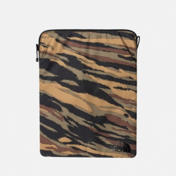 Чехол для электроники THE NORTH FACE Flyweight Laptop Sleeve 13'' цвет Britsh Khaki Tiger Camo Print\ Black
